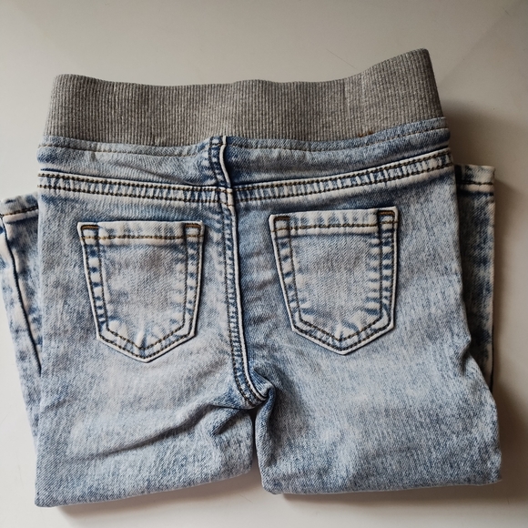 Toddler Knit Acid Wash Denim Skinny Jeans | 18M | Light Wash Denim - Picture 4 of 7